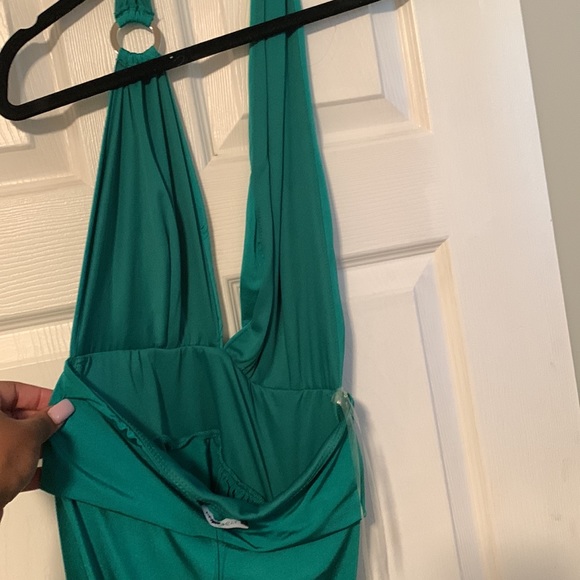 Sexy green dress with slit - Picture 4 of 5